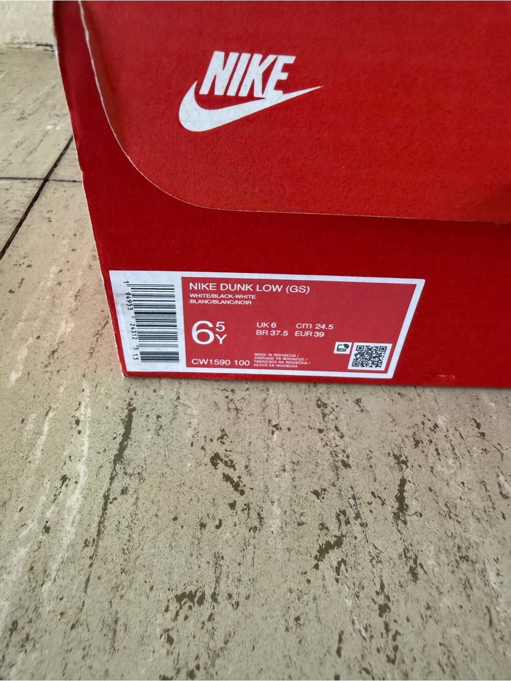 Nike Dunk Low ‘Pandas’ White/Black - Picture 2 of 8